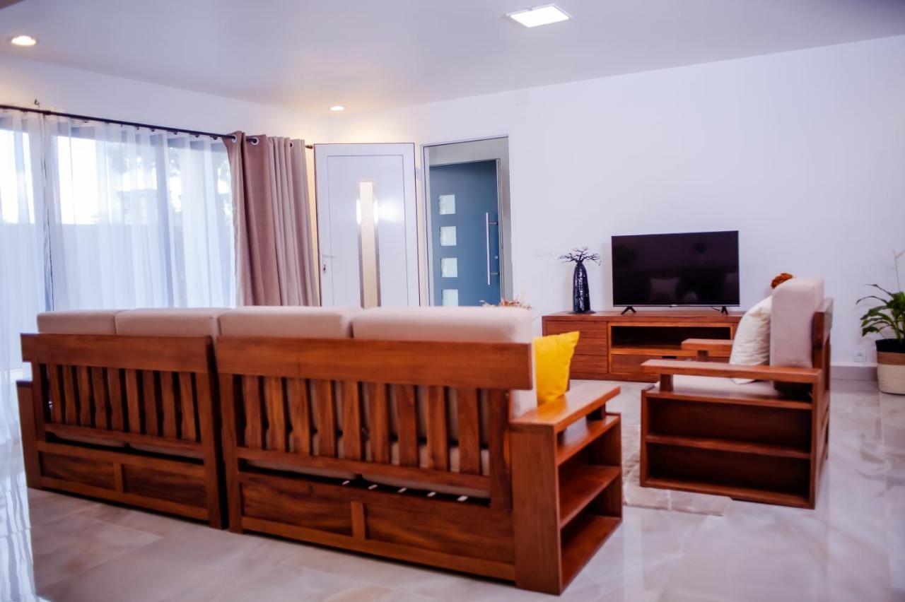 Ampifitia Guest House 塔那那利佛 外观 照片